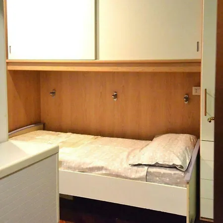 Relaxing Venetian Flat