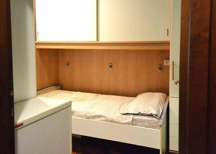 Relaxing Venetian Flat