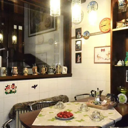 Relaxing Venetian Flat *