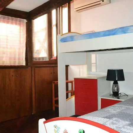 Relaxing Venetian Flat